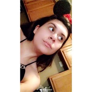 Meet your Posher, Crystal