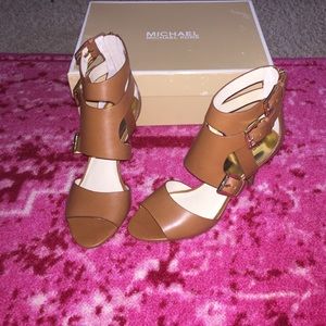 New Michael Kors brown buckle sandal