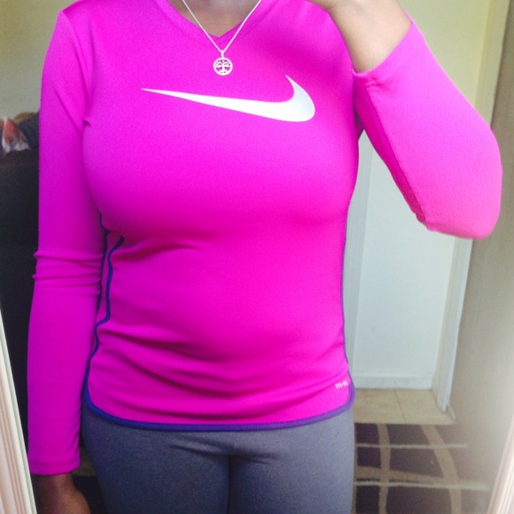 ✨ 💕Plum colored Nike long sleeved tee✨