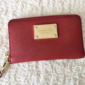 Michael Kors Essential Zip Wallet for iPhone - Red