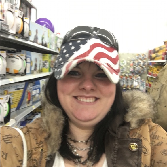 Meet your Posher, Heather - Picture 1 of 1