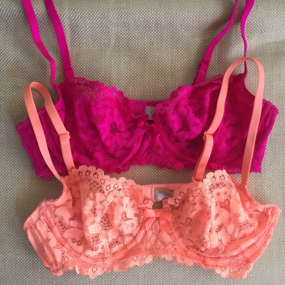 LIKE NEW 2-PC VICTORIAS SECRET LACE BRAS 34B