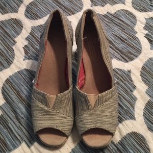 Toms peep toe wedges