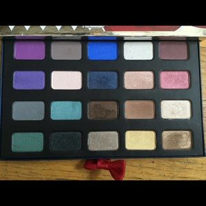 Hello Kitty Makeup - Hello Kitty 40th Anniversary Palette Hello Kitty Makeup - Hello Kitty 40th Anniversary Palette