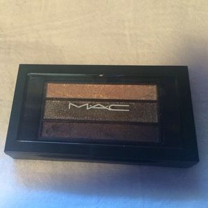 MAC veluxe pearlfusion shadow trio