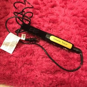 Ceramic tools straightener