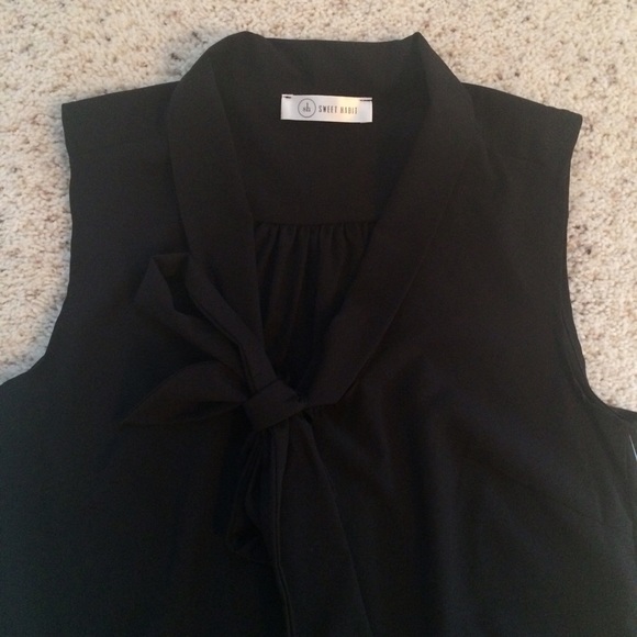 LAST ONE LEFT Tie Neck Sleeveless Blouse Pussy Bow - Picture 2 of 4