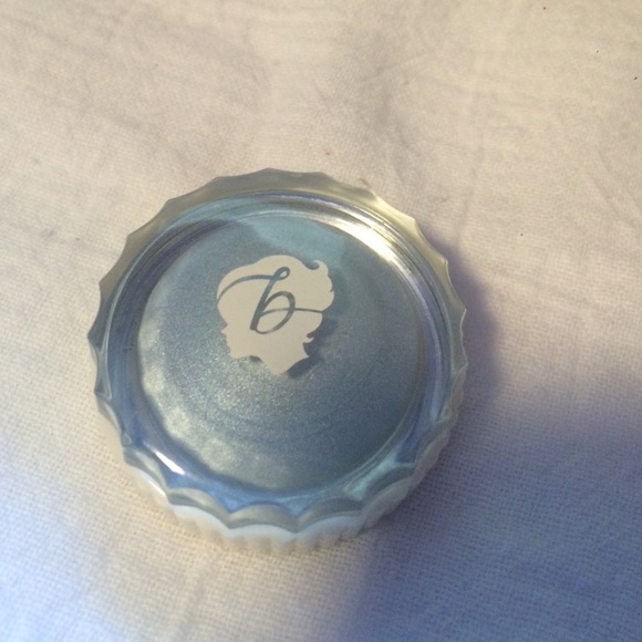 Benefit creaseless cream shadow