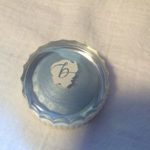 Benefit creaseless cream shadow