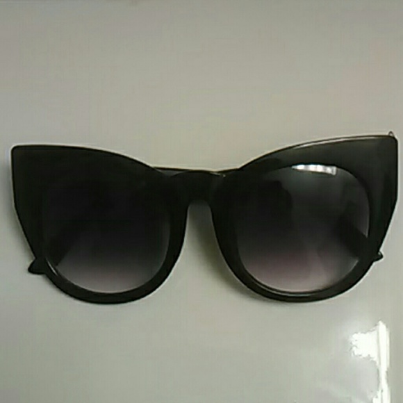Cat eye shades