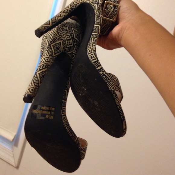 Tribal charlotte russe heels - Picture 3 of 3