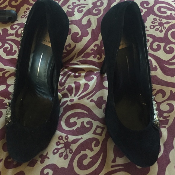 Black Saudi heels