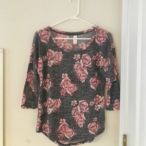 Light Weight Knit Rose Top