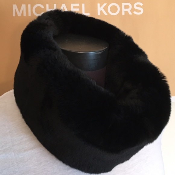 Michael Kors Handbags - 🆕MICHAEL KORS NEW REAL FUR SCARF 💯AUTH