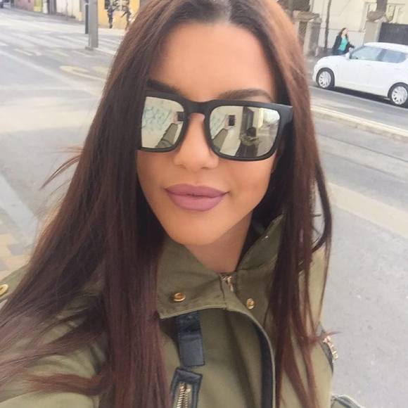 Meet your Posher, Milena - Picture 1 of 1