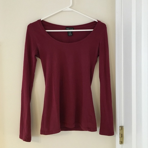 Fitted Maroon Long Sleeve Tee