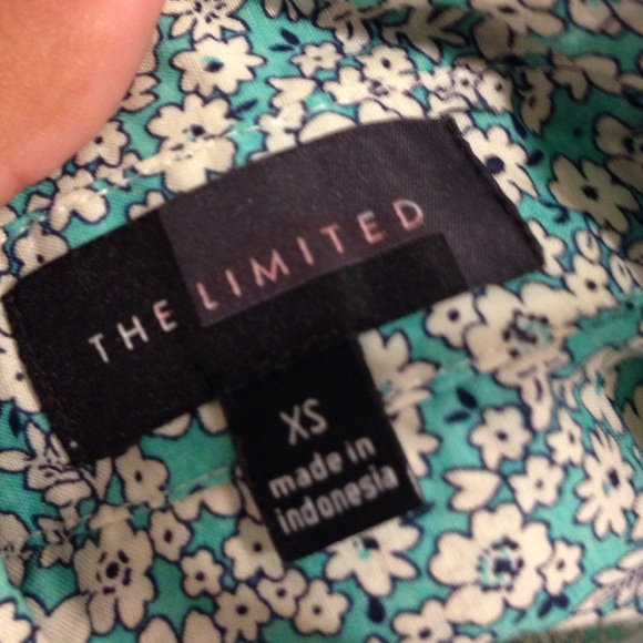 Floral button up THE LIMITED xs - Picture 3 of 3