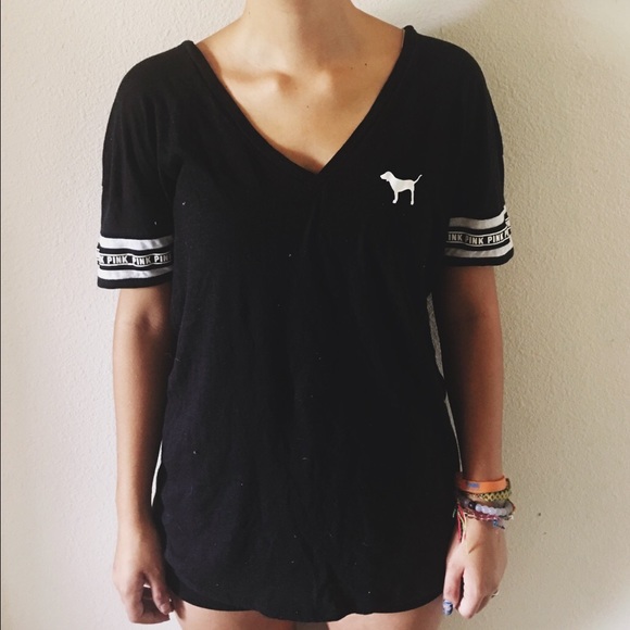 VS Pink black tee