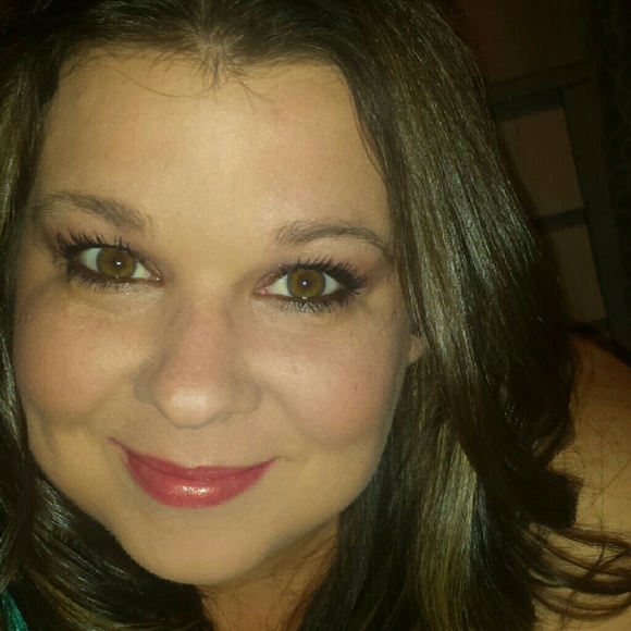 Meet your Posher, Danielle - Picture 1 of 1