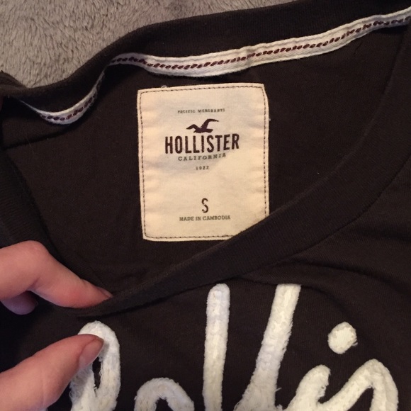 Hollister t shirt - Picture 2 of 4