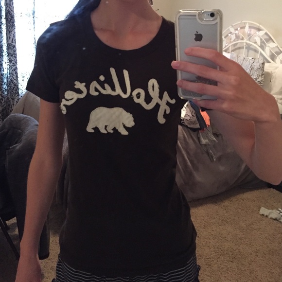 Hollister t shirt - Picture 4 of 4