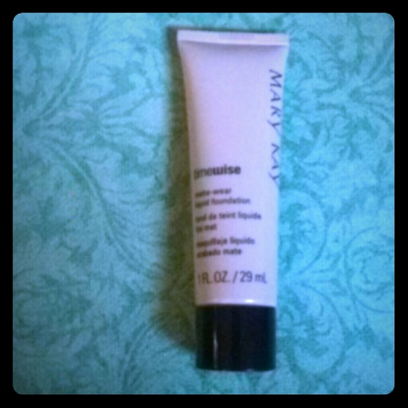 New Mary Kay timewise liquid foundation - Picture 1 of 1
