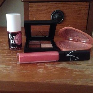 4 make up products in one! Pre loved!