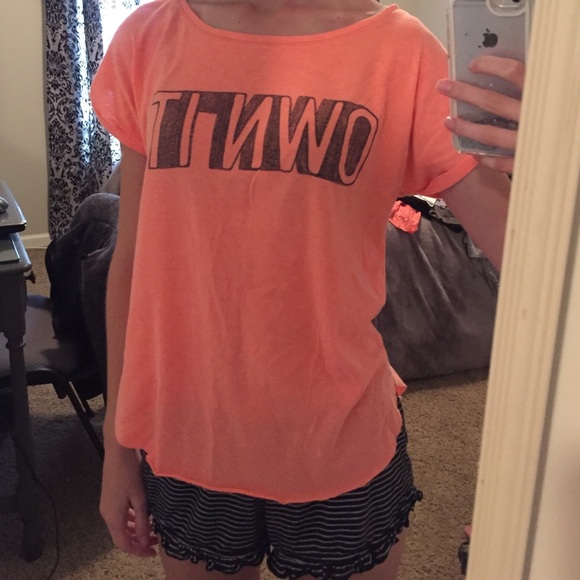 Hollister "own it" graphic t shirt - Picture 4 of 4