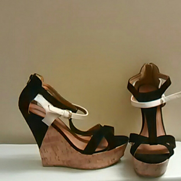 Black and white wedges