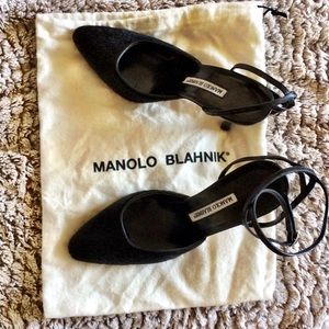 Brand new Manolo Blahnik Momolo Samba Black Pumps