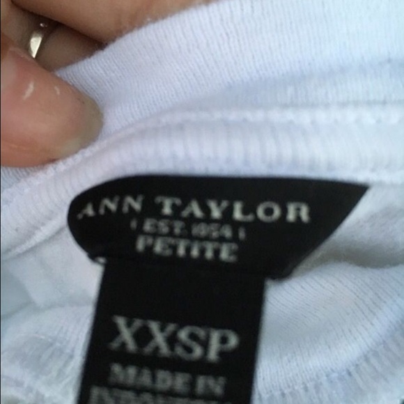 Clothes - Picture 3 of 4