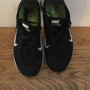 Nike black and white fly nits