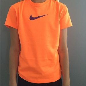 Nike girls tee