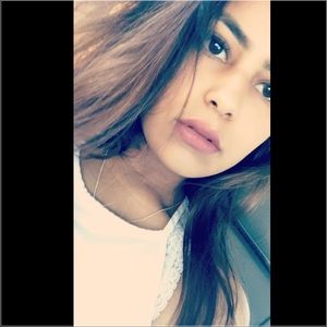 Meet your Posher, Cassandra