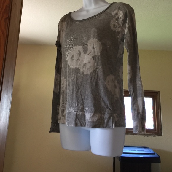 Gray floral AE shirt size XS