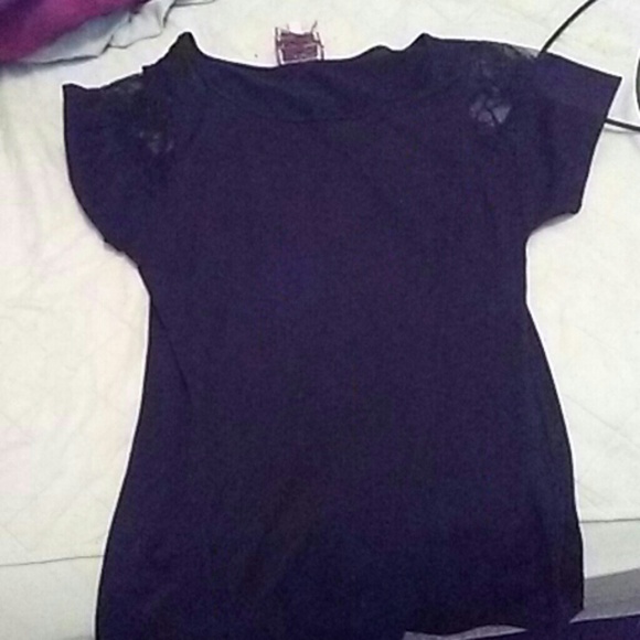 Blacke lace sleeved top