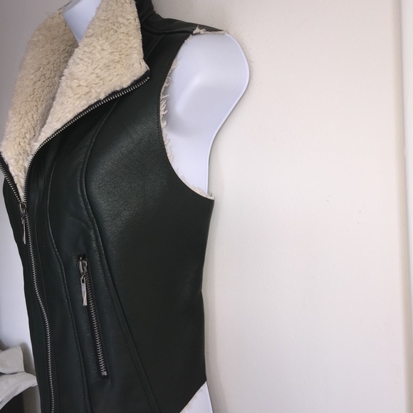 NWT fully lined olive green winter vest. - Picture 2 of 4