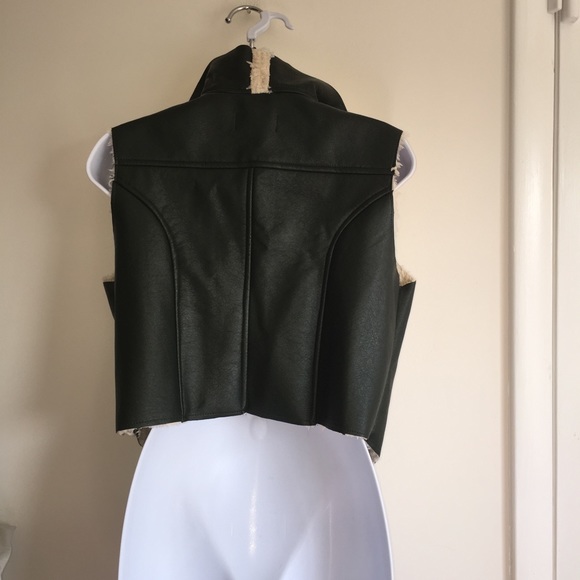 NWT fully lined olive green winter vest. - Picture 3 of 4