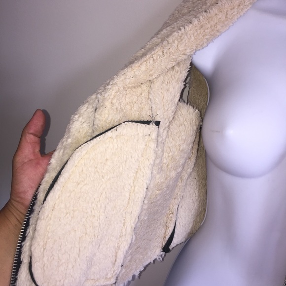 NWT fully lined olive green winter vest. - Picture 4 of 4