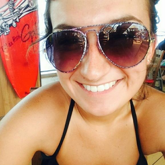 Meet your Posher, Abigail