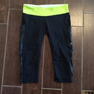 Lululemon crop pant size 6. EUC