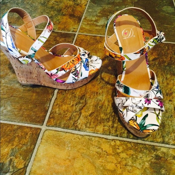 🔻flowery wedges🔻