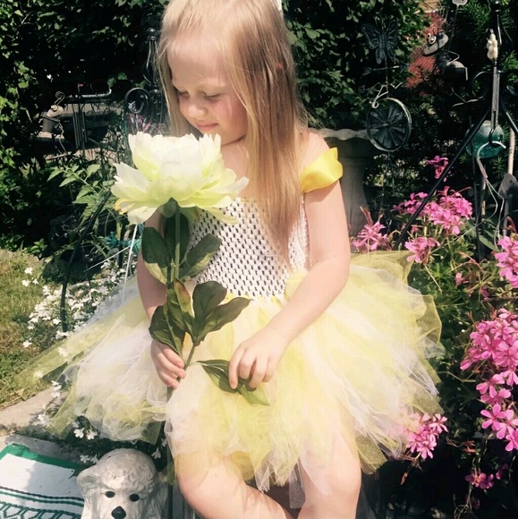 🎉HP🎼GIRLS HANDCRAFTED YELLOW & WHITE TULLE DRESS - Picture 2 of 7