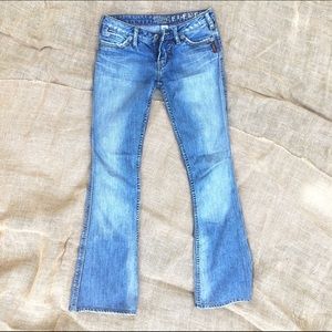 Super cute, comfy, stylish Silver Jeans! Size 27!