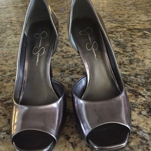 Jessica Simpson size 81/2 pewter high heel