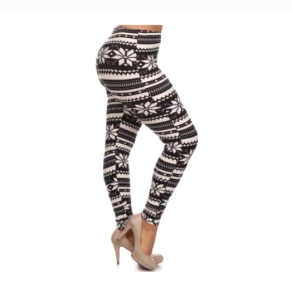 LAST ONE! (Plus) Snowflake leggings - Picture 2 of 2