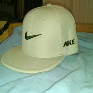 Nike snapback hat