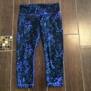 Lululemon Capri pants size 8. Like new condition.