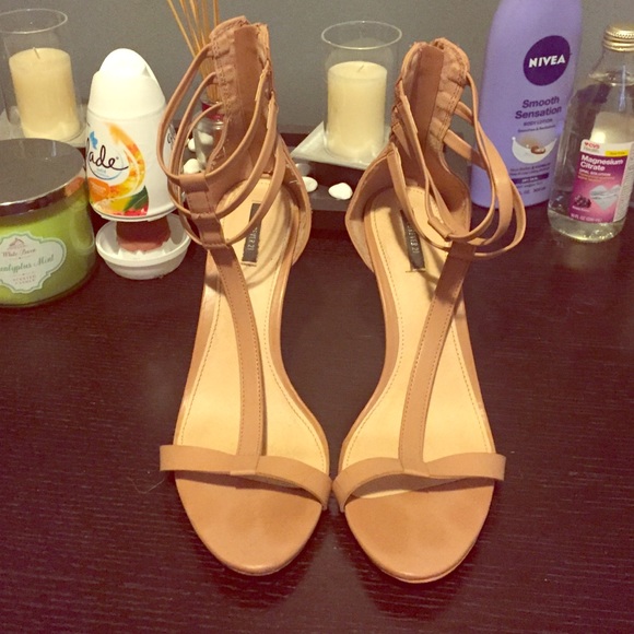 Forever 21 Shoes - Cute low heeled strappy heels 👠