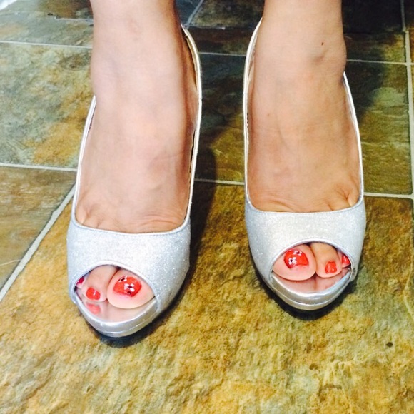 ▫️silver Rampage Heels ▫️ - Picture 2 of 3